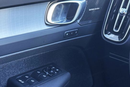 Volvo XC40 B3 Plus Dark