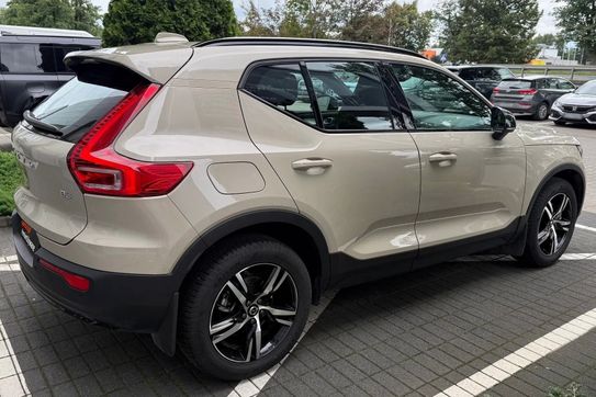 Volvo XC40 B3 B Plus Dark