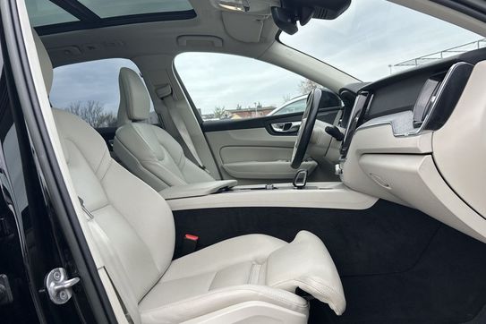 Volvo XC60 T8 Plug-In Hybrid AWD Plus Bright aut