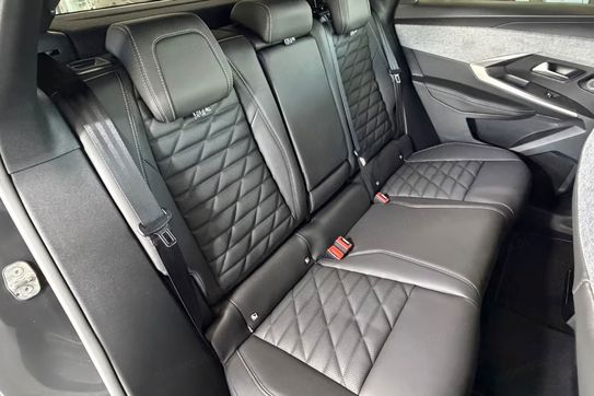 Peugeot 3008 GT Exclusive e-DCS6 1.2 mHEV