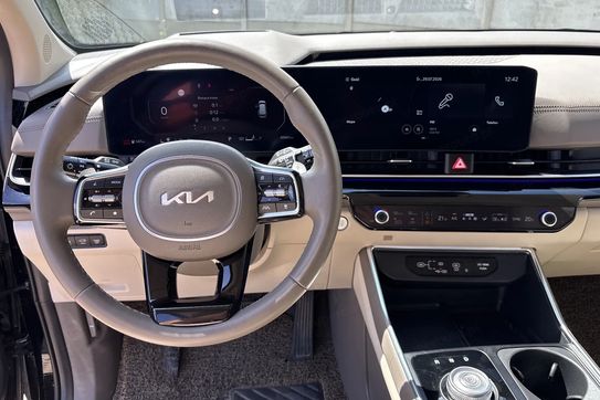Kia Carnival Signature 9os.