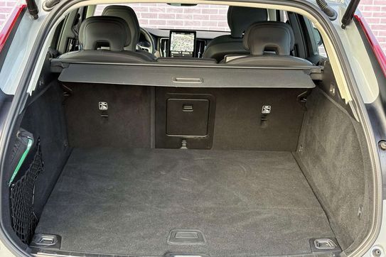 Volvo XC60 B5 AWD Ultra Dark