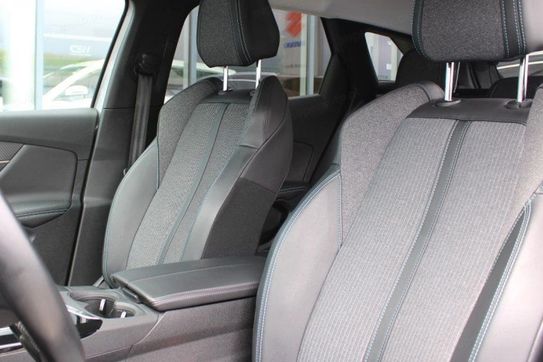 Peugeot 3008 1.5 BlueHDi EAT8