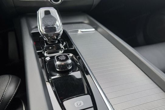 Volvo XC60 T6 Plug-In Hybrid AWD Ultra Dark aut