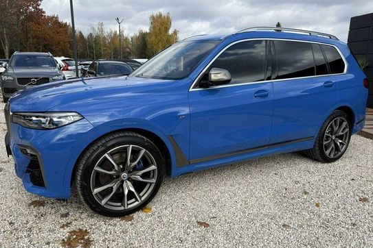 BMW X7 M50i