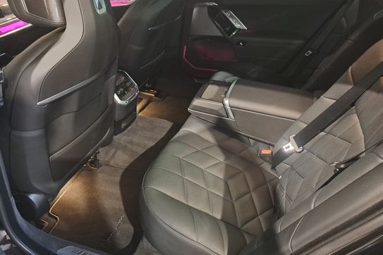BMW Seria 7 740d xDrive Nero Lusso Edition