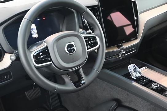 Volvo XC60 B5 AWD Ultra Dark