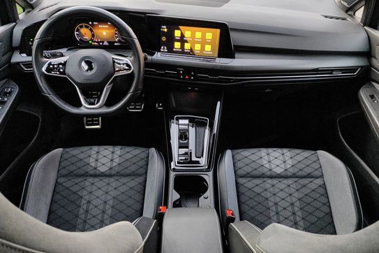 Volkswagen Golf VIII 2.0 TDI R-Line DSG