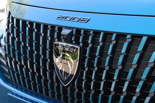 Peugeot 2008 Allure e-DCS 1.2 mHEV