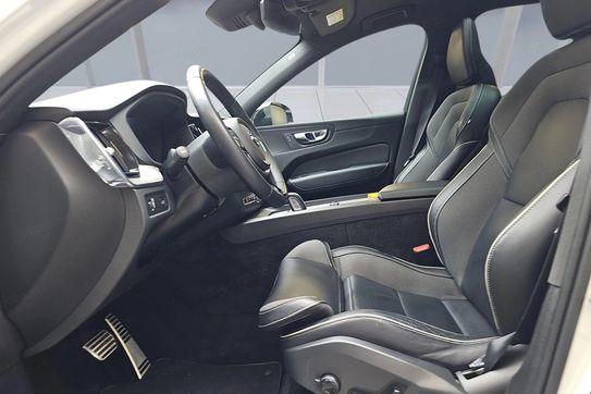 Volvo XC60 B4 B R-Design