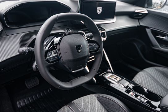 Peugeot 2008 Allure e-DCS 1.2 mHEV