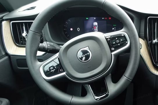 Volvo XC60 B5 AWD Plus Dark