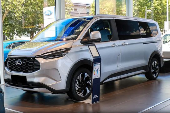 Ford Tourneo Custom 320 L2H1 Active A8