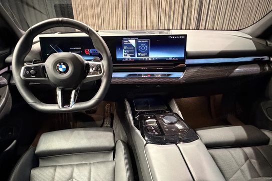 BMW Seria 5 520i mHEV M Sport aut