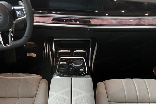 BMW Seria 7 740d xDrive M Sport