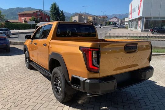 Toyota HiLux mHEV Double Cab Active 4x4 aut