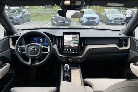 Volvo XC60 B5 B AWD Plus Dark