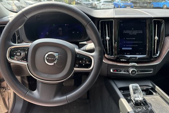 Volvo XC60 B5 B AWD Plus Dark