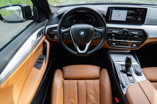BMW Seria 5 520d xDrive M Sport sport-aut