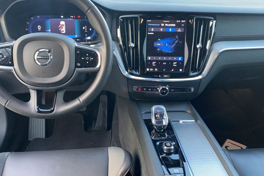 Volvo V60 B4 B Plus Dark