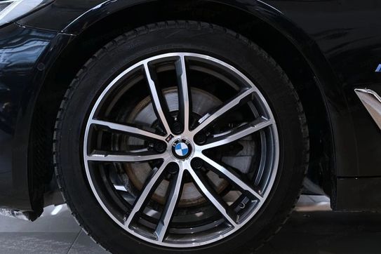 BMW Seria 5 520i mHEV aut