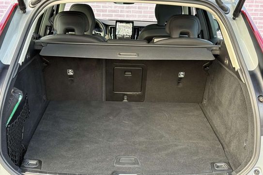 Volvo XC60 B5 AWD Ultra Dark