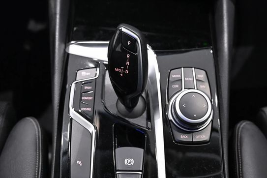 BMW Seria 5 520i Sport Line