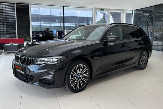 BMW Seria 3 330e xDrive M Sport sport-aut