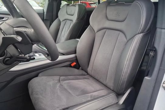 Audi Q8 55 TFSI e quattro