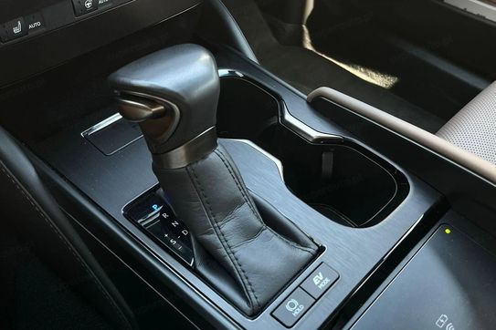 Lexus ES 300h F Sport Design