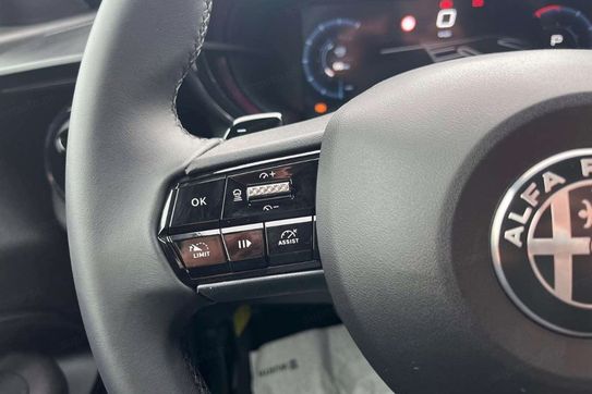 Alfa Romeo Junior Ibrida Q4