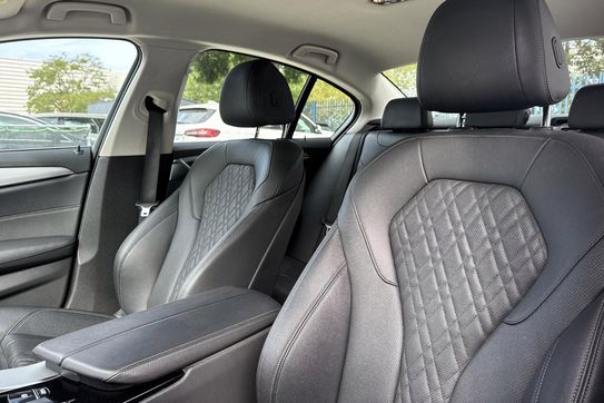 BMW Seria 5 520i mHEV