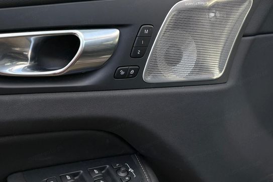 Volvo XC60 T6 Plug-In Hybrid AWD Ultra Dark