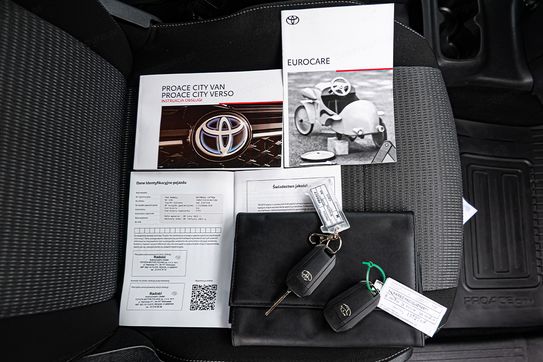 Toyota Proace City Verso Long L2H1 Business 7os AT