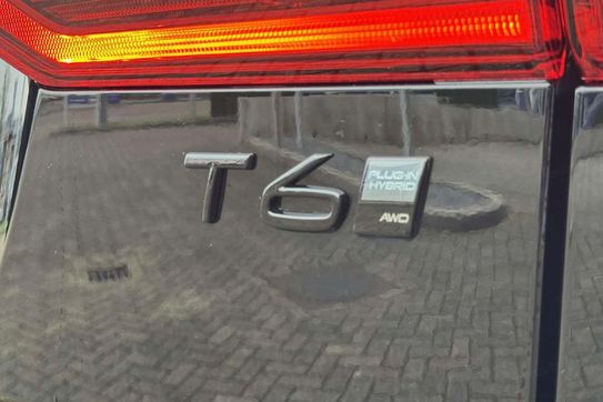 Volvo XC60 T6 Plug-In Hybrid AWD Ultra Black Edition