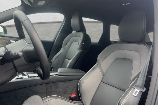 Volvo XC60 B5 B AWD Plus Dark aut
