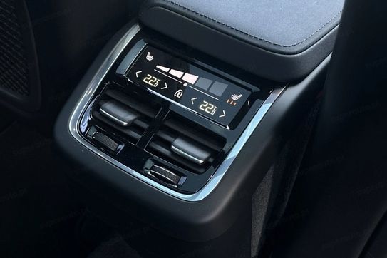 Volvo XC60 B5 B AWD Ultra Black Edition