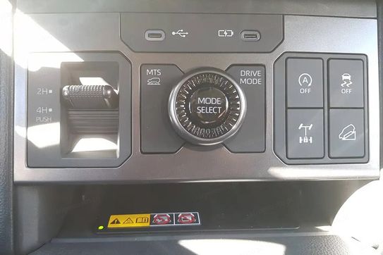 Toyota HiLux mHEV Double Cab Invincible 4x4 aut