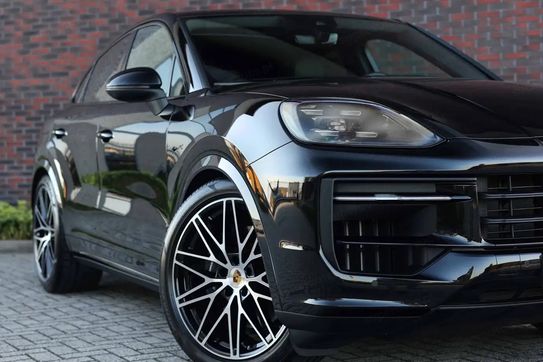 Porsche Cayenne Coupe E-Hybrid Black Edition