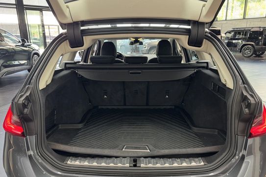 BMW Seria 3 318i aut