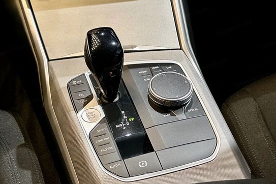 BMW Seria 3 318i Advantage aut