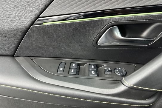 Peugeot 2008 GT 1.2 PureTech EAT8