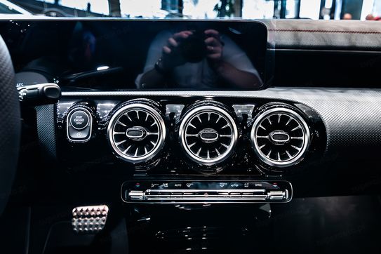 Mercedes CLA 200  AMG Line  Shooting Brake