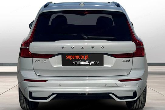 Volvo XC60 B5 B AWD Ultra Dark