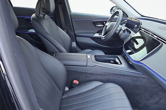 Mercedes Klasa E Kombi 220 d 4MATIC Avantgarde