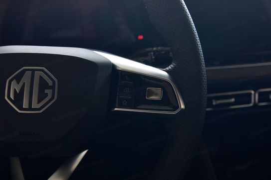 MG HS Exclusive 1.5 AT