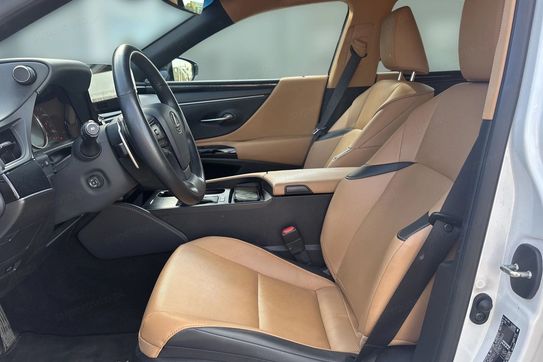 Lexus ES 300h Business Edition
