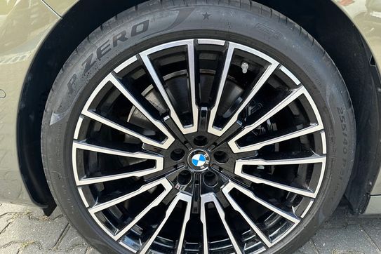 BMW Seria 7 M760e PHEV xDrive Individual Edition sport-aut
