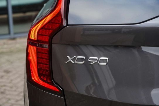 Volvo XC90 B5 AWD Plus Bright 7os
