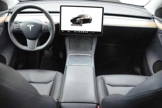 Tesla Model Y Long Range AWD